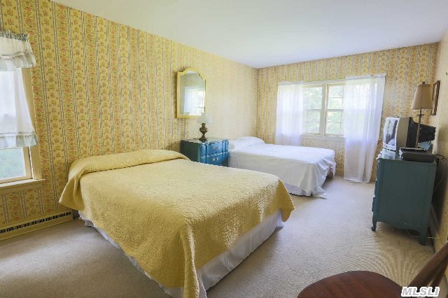 6925 Nassau Point Rd