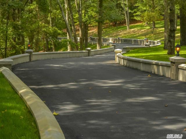 Paradise Point Rd