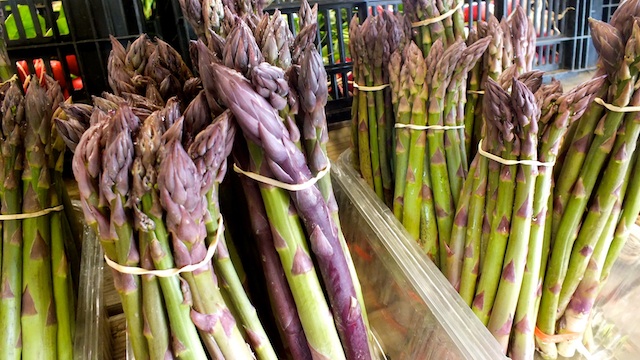 Organic asparagus from Sang Lee Farms (Credit: Farm 2 Kitchen Long Island courtesy)