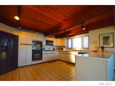 1235 Wells Rd