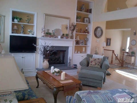 32 Adelia Path