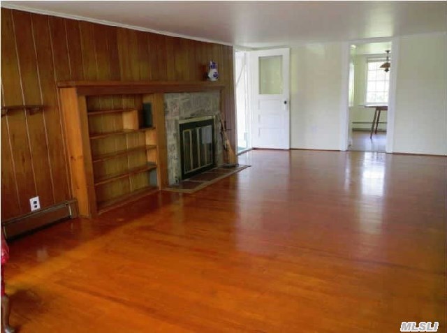 320 Lakeview Ter