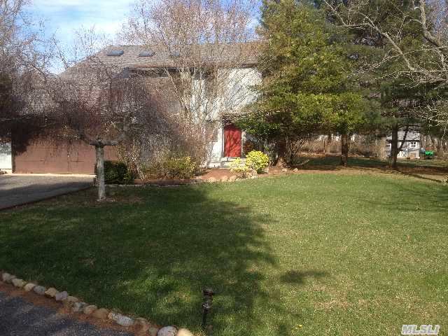 415 Willow Dr