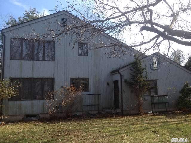 415 Willow Dr