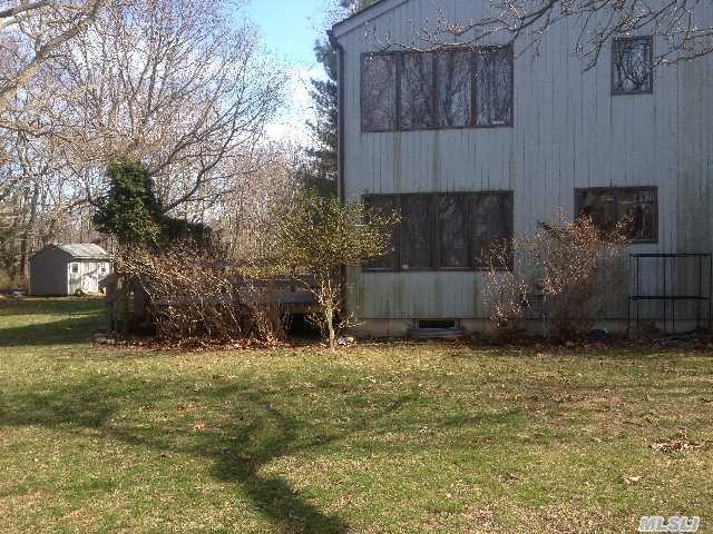 415 Willow Dr