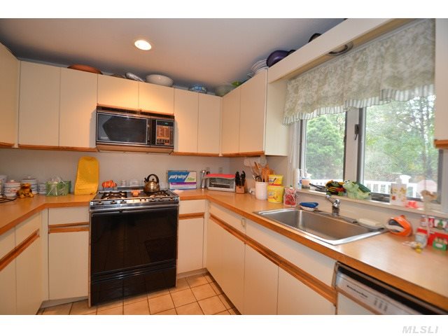 50 Indian Neck Ln