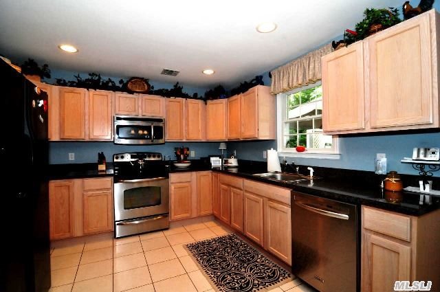 680 Oakwood Ct