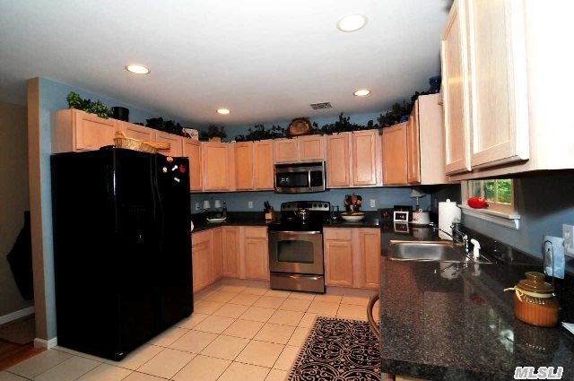 680 Oakwood Ct