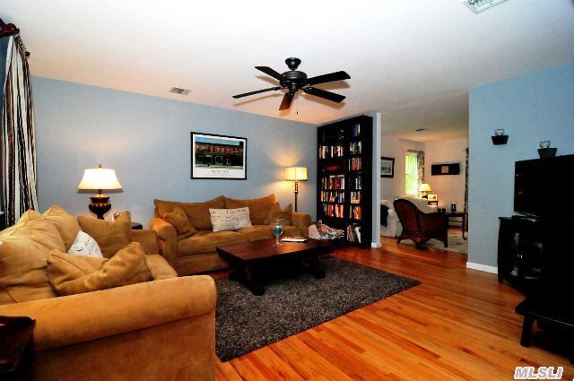 680 Oakwood Ct