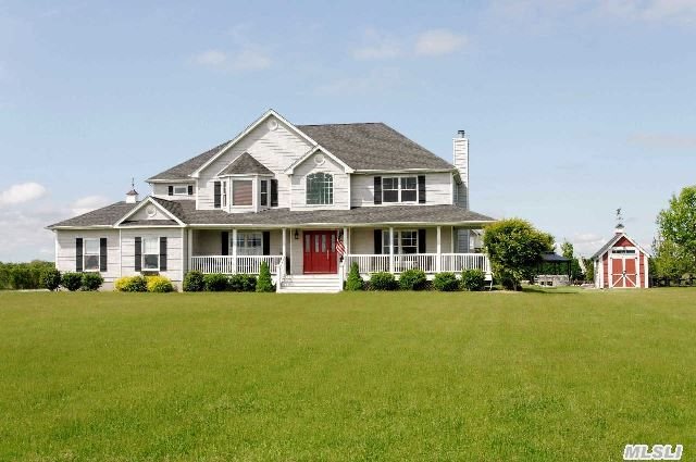 711 Herricks Ln