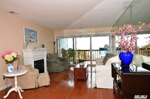 1003 Bluffs Dr