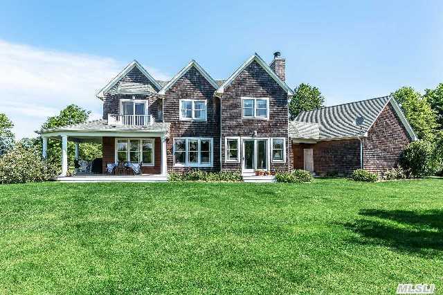 1320 Harbor Ln