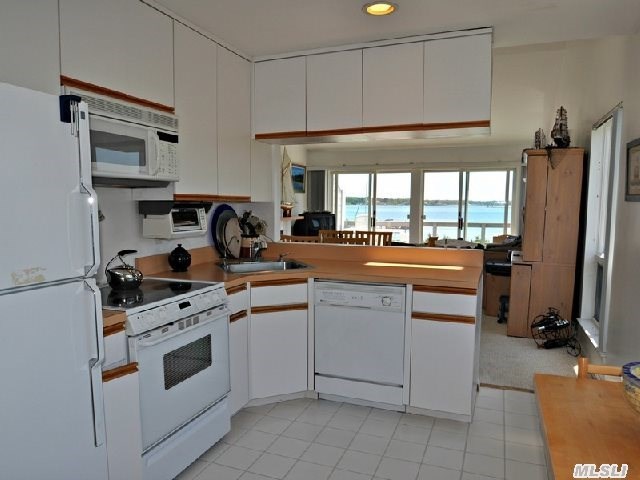 2460 Shipyard Ln