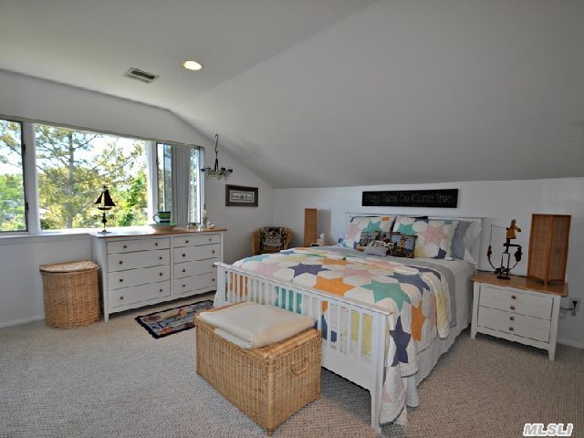 2460 Shipyard Ln