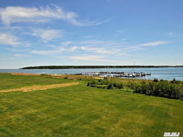 2460 Shipyard Ln
