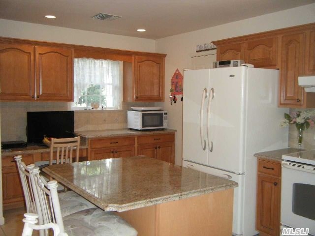 2785 N Wading River Rd