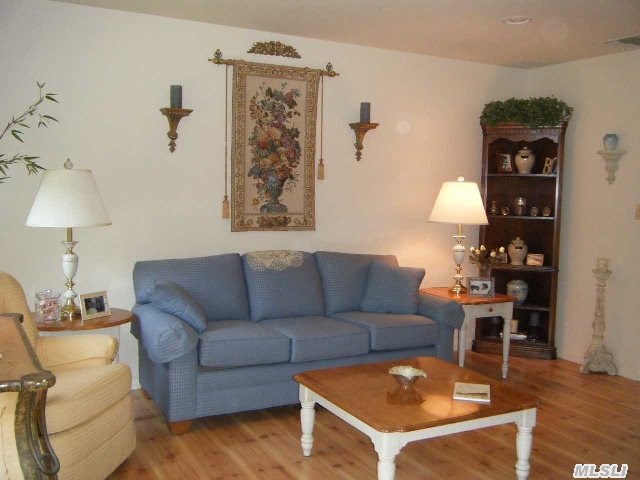 2785 N Wading River Rd