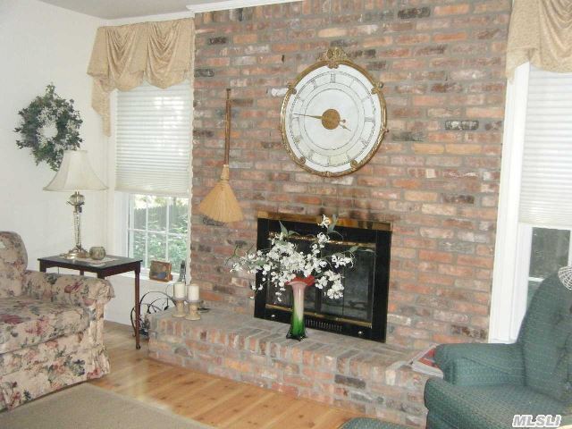 2785 N Wading River Rd