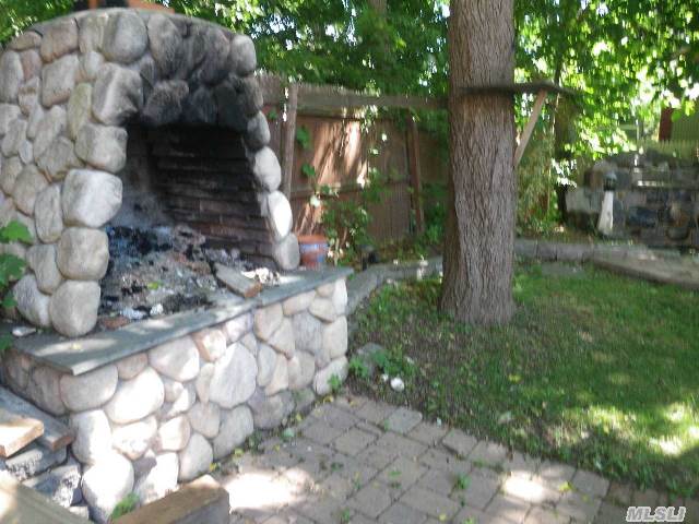 318 2nd St