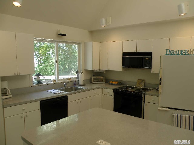 3375 Paradise Point Rd