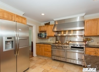 345 Colonial Rd