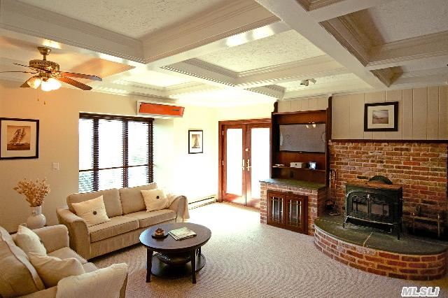 345 Colonial Rd