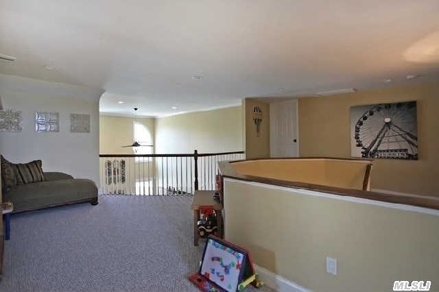 355 Stonecrop Rd
