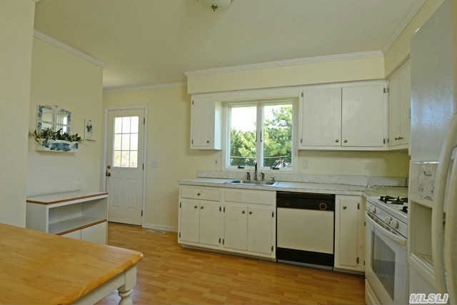 425 Marratooka Ln