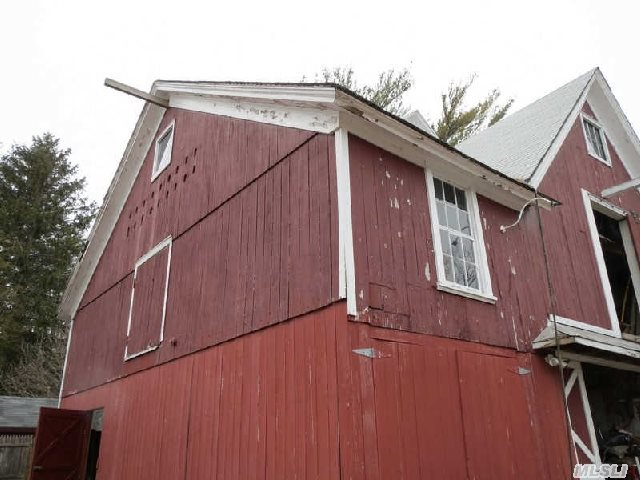 502 Front St
