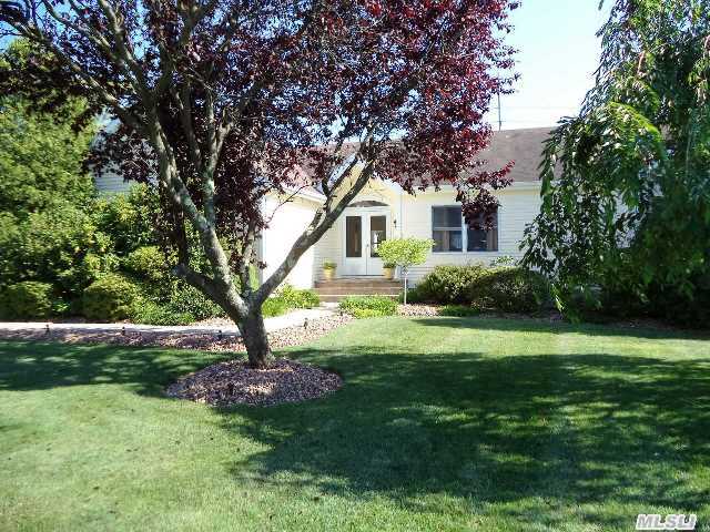 8 Salt Meadow Ct