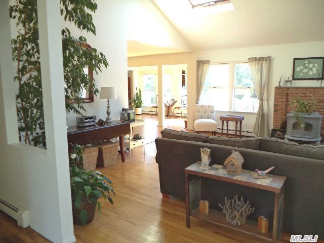 8 Salt Meadow Ct