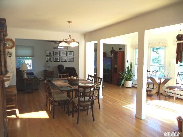 8 Salt Meadow Ct