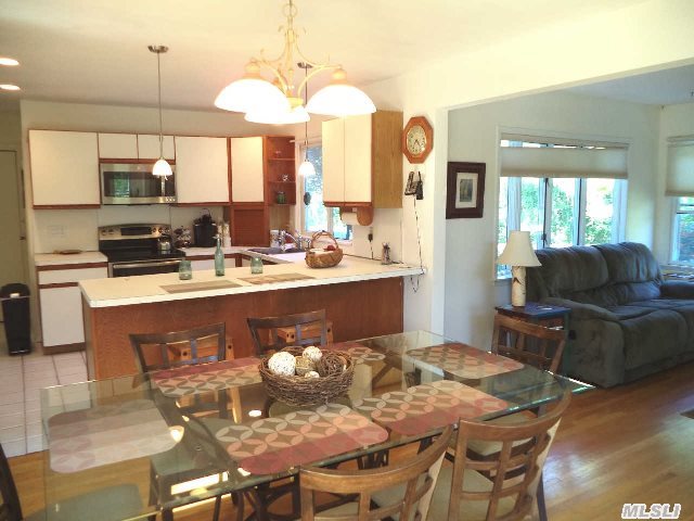 8 Salt Meadow Ct