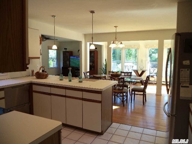 8 Salt Meadow Ct