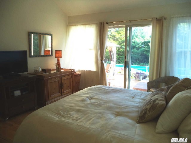 8 Salt Meadow Ct