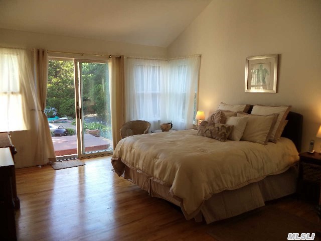 8 Salt Meadow Ct