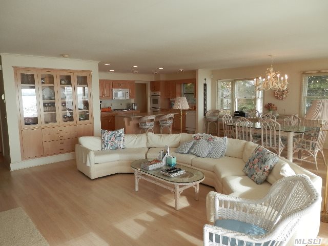 8460 Great Peconic Ba Blvd