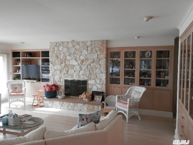 8460 Great Peconic Ba Blvd