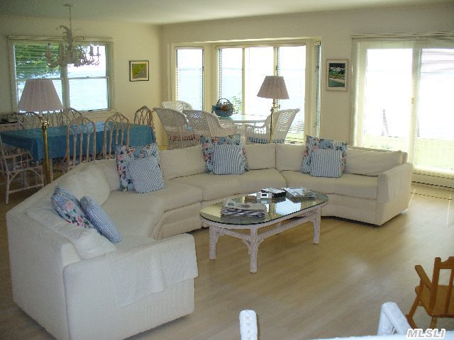 8460 Great Peconic Ba Blvd