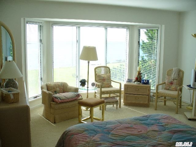 8460 Great Peconic Ba Blvd