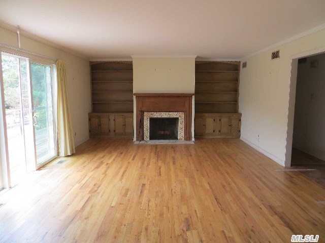 975 W Hill Rd