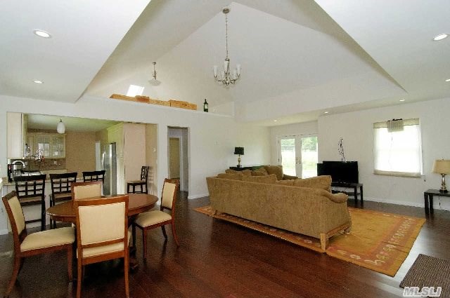 985 Boisseau Ave