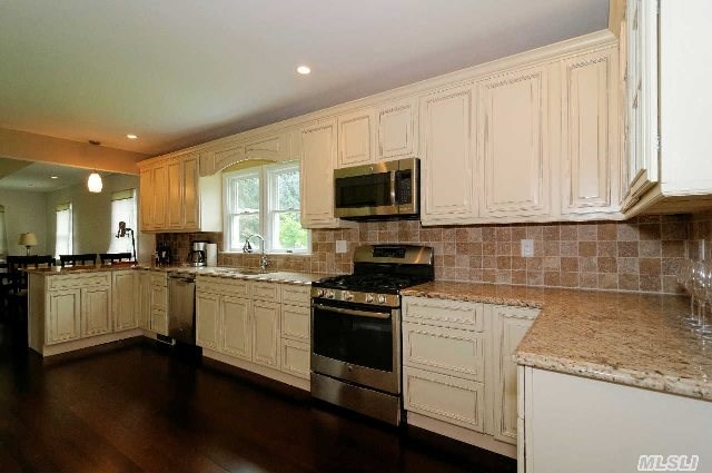985 Boisseau Ave