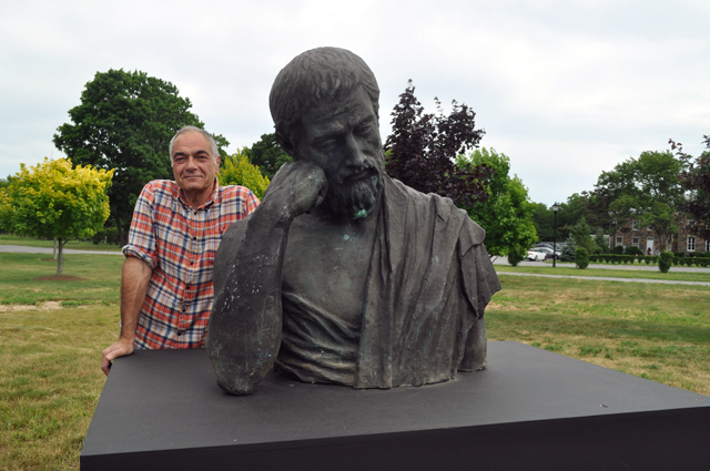 Dominic Antignano with Platon by Ginés Serrán-Pagán. (Credit: Claire Leaden)