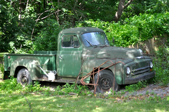 This antique truck is located at the inn's garden. 