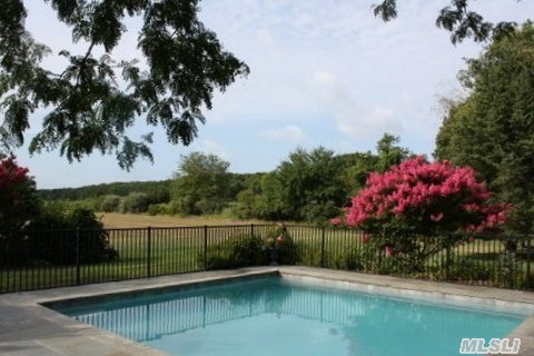 1030 Country Club Dr