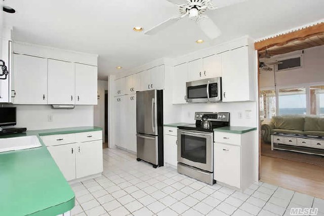 1200 Leeton Dr