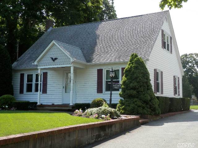 1560 Pike St