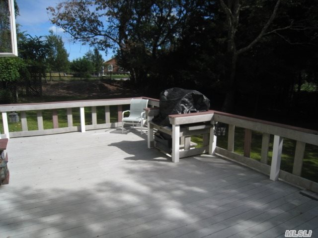 20 Seawood Dr