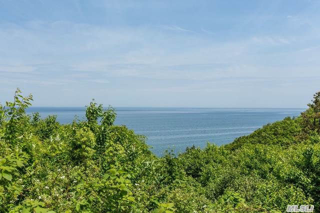 807 N Bluffs Dr